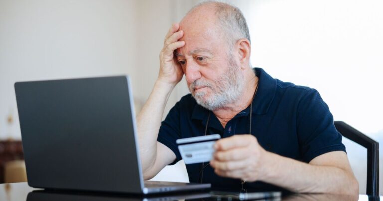 Santander issues £4,500 alert to account holders after surge in problem | Personal Finance | Finance