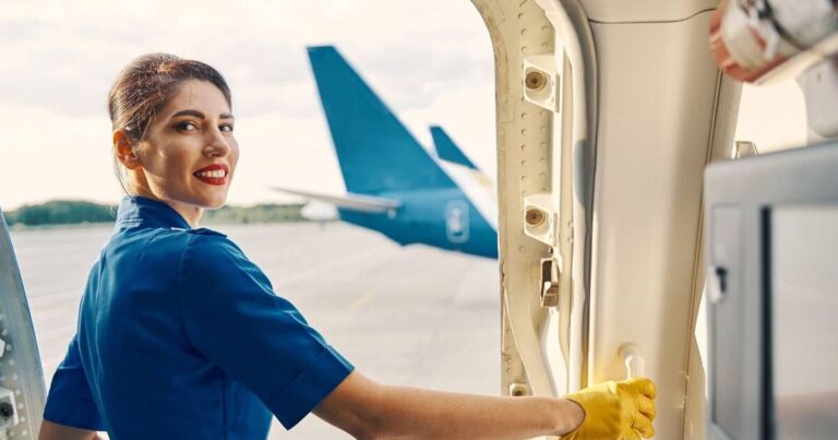 Flight attendant shows how they choose which rooms to stay in | UK | News