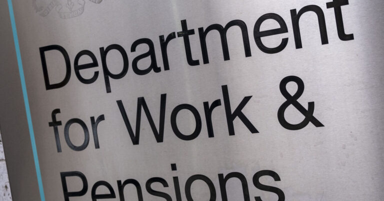 Martin Lewis MSE says DWP handing £570 to Universal Credit claimants | Personal Finance | Finance