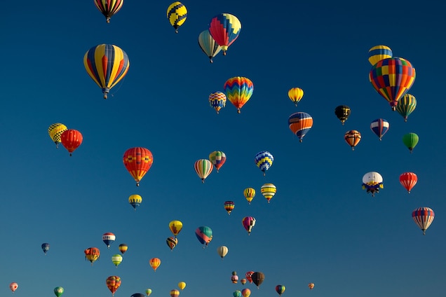 Albuquerque, New Mexico: 2024 International Balloon Fiesta Faces Record Heat, Impacting Global Tourist Experience and Flight Durations