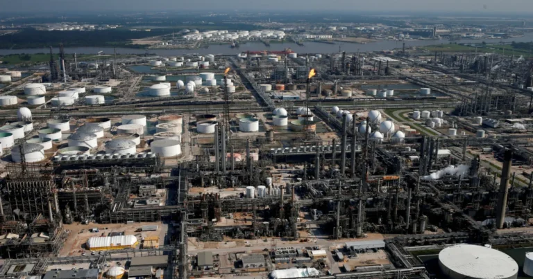 3 Workers Sue Pemex for Injuries at Texas Refinery