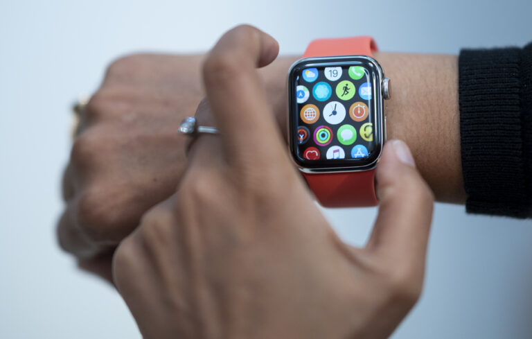 Court Greenlights $20 Million Class Action Settlement on Apple Watches