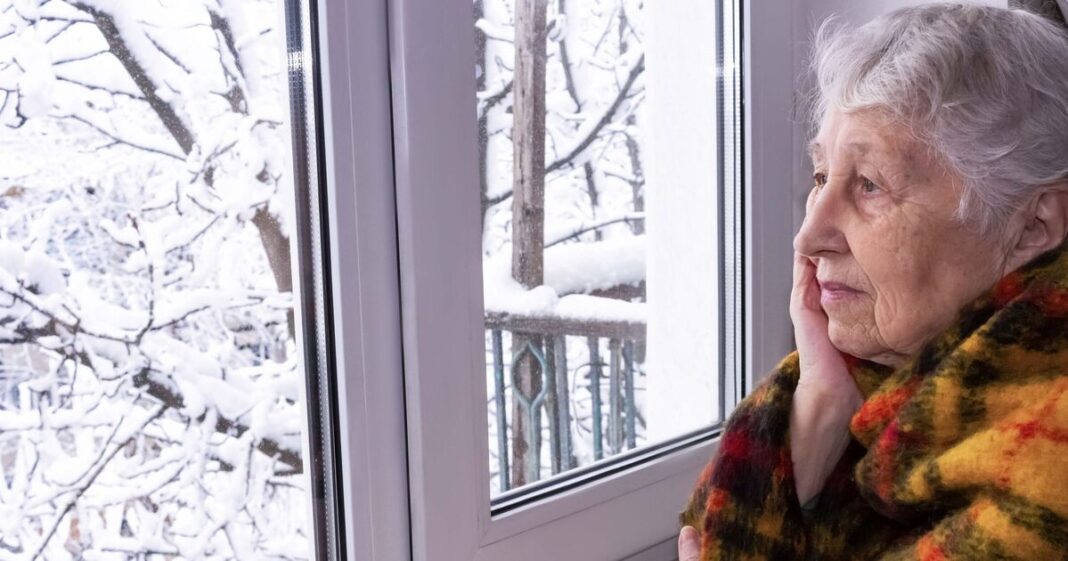 State pensioners issued warning as two day snowstorm turns to 3rd day of snow | UK | News