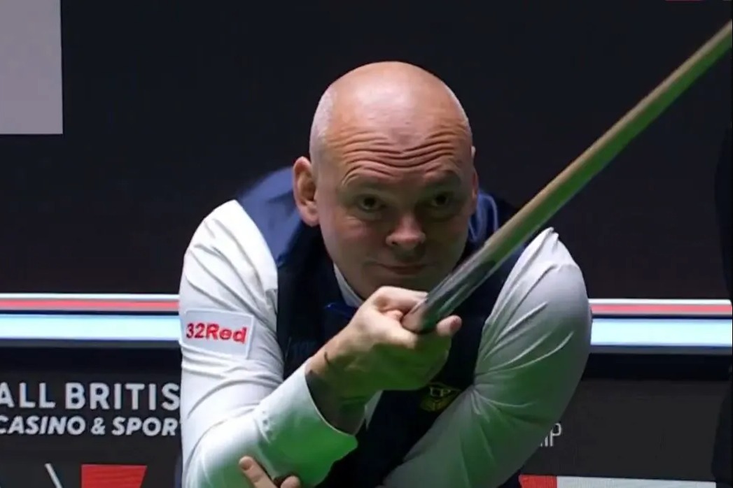 Former snooker world champion accuses fan of putting him off as he points cue at them after missing 147 chance