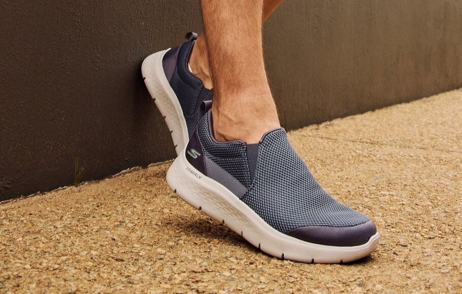 6 Best Men’s Walking Shoes Under $100 — Feet Treats in 2024