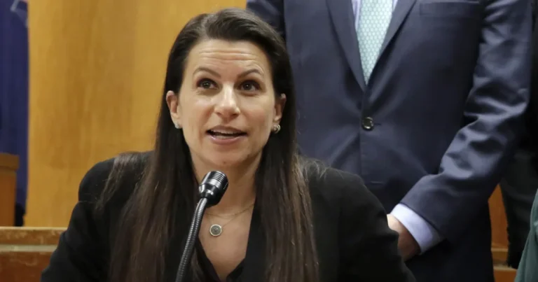 Former Manhattan Prosecutor to Represent Suspect in Killing of UnitedHealthcare’s CEO