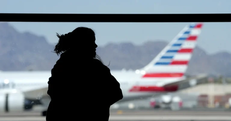 More Than 5,000 US Flights Delayed, 200 Canceled on Christmas Eve