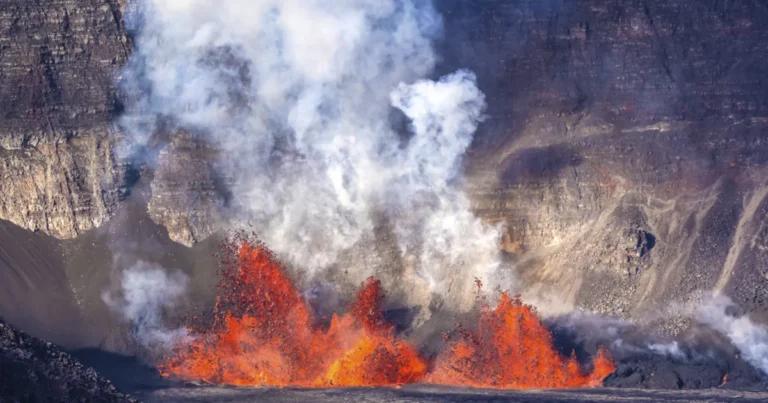 Kilauea Volcano Erupts on Hawaii’s Big Island