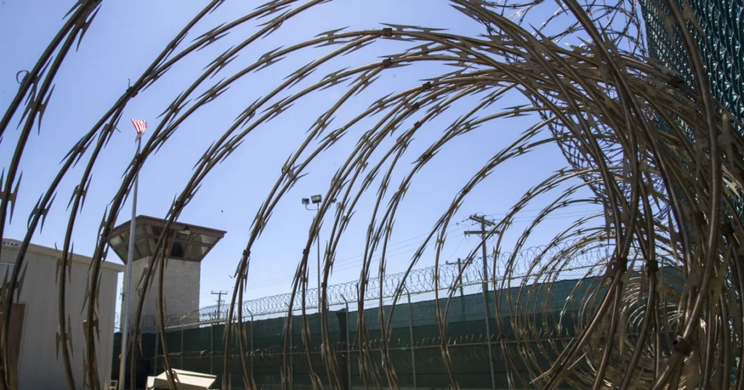 US Transfers 11 Guantanamo Bay Detainees to Oman