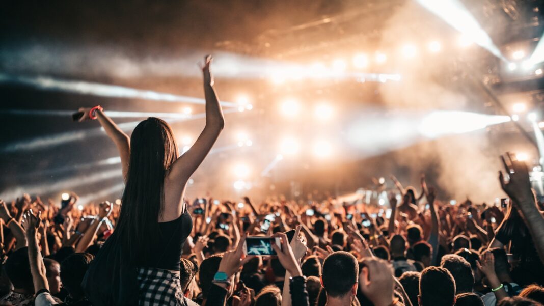 One Direction star Zayn Malik cancels gig just hours before he’s due to take the stage and tells fans ‘it hurts me’