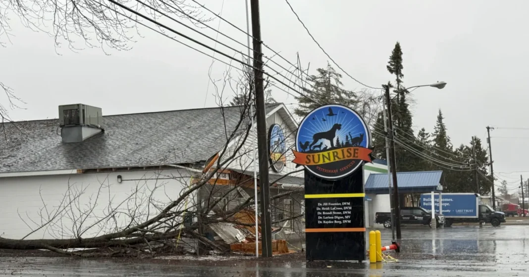 Rain Turns to Ice, Cuts Power in Great Lakes Region While Tennessee Braces for Wild Weather