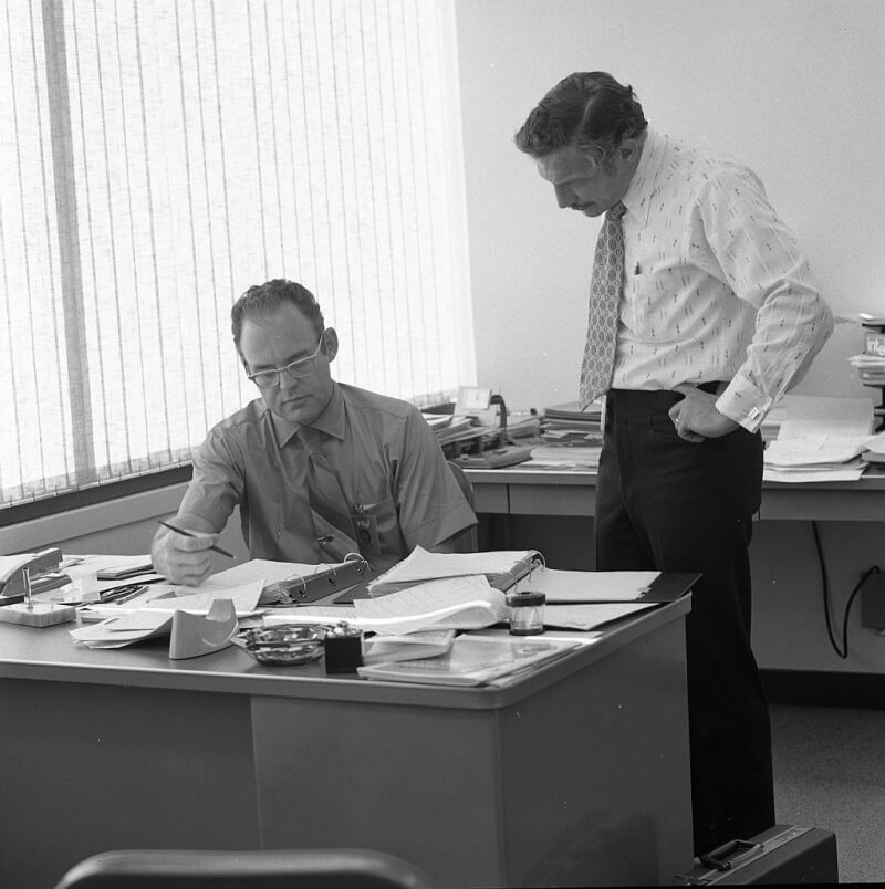 Gordon Moore and Robert Noyce left which company to found Intel?