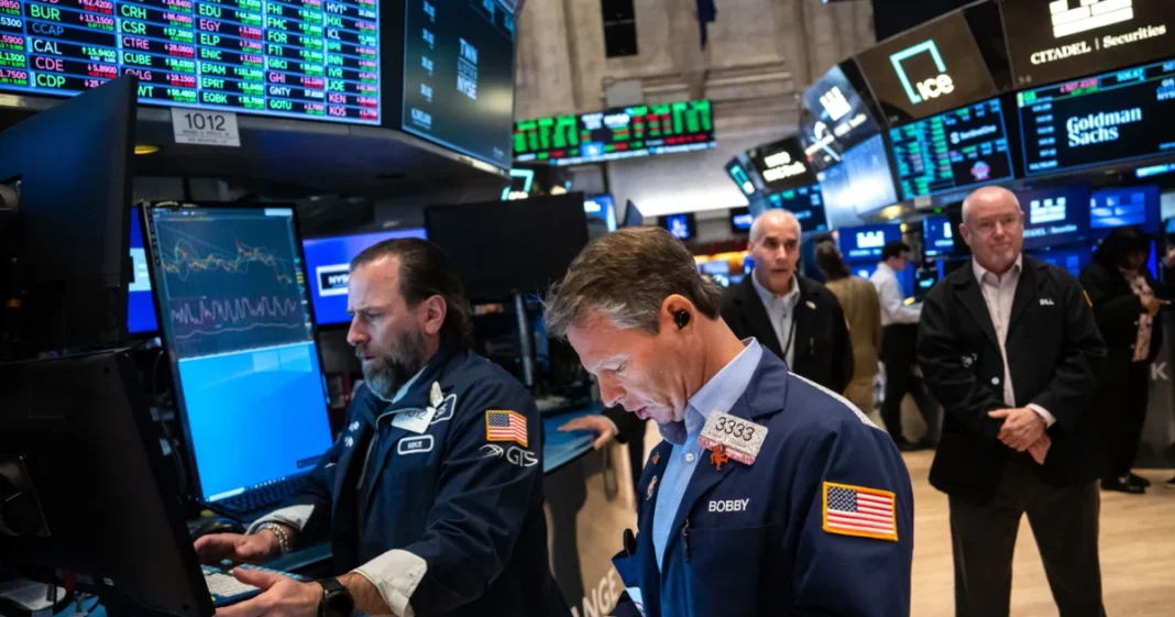 Bipartisan Lawmakers Renew Effort to Ban Stock Trading by Members of Congress