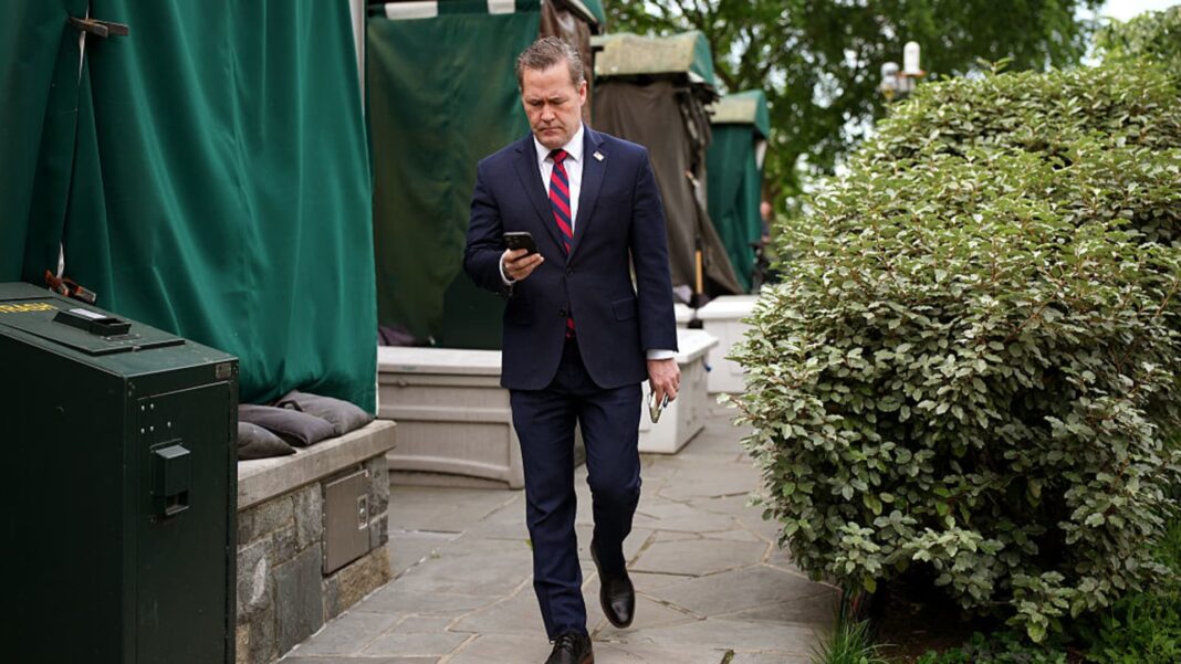 Messaging app used by Trump official suspends operations after reported hack