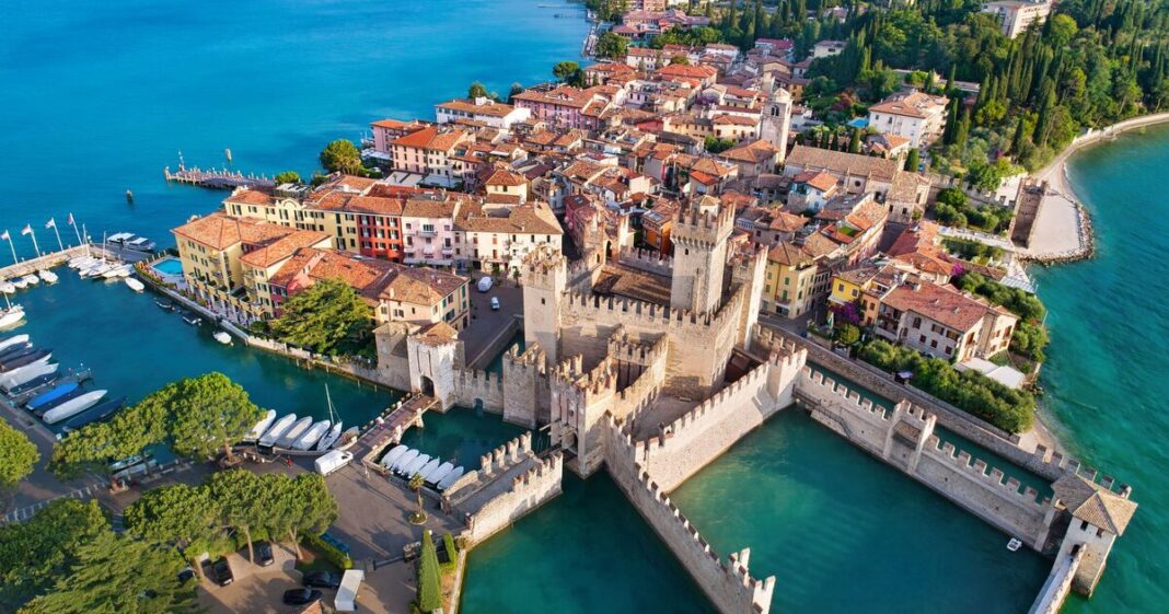 Chaos in pretty European town as tourists clog streets and outnumber locals by 8 to 1 | World | News