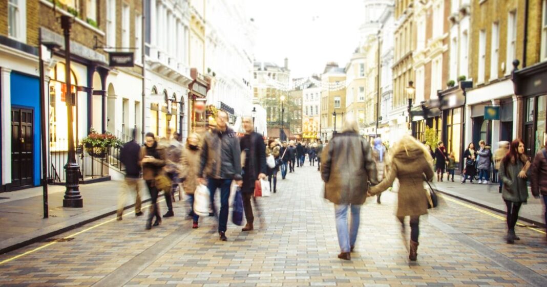 Lloyds and Halifax down: Bank customers fuming after outage hits app | Personal Finance | Finance