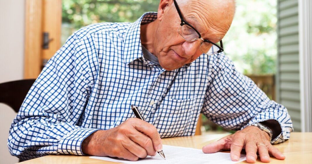 State pensioners urged to fill in DWP form to claim £7,800 | Personal Finance | Finance