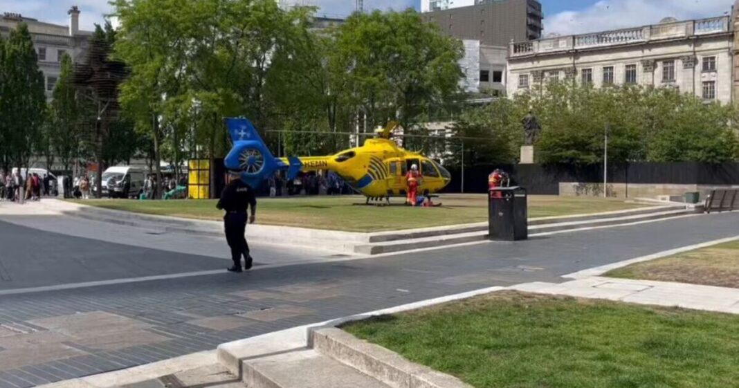 Manchester Piccadilly Gardens LIVE: Air ambulance lands in UK city centre | UK | News
