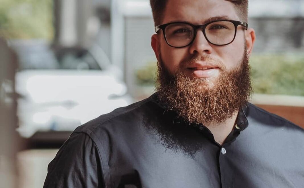 8 Best Dress Shirts for Big Guys – Big & Tall Picks For 2025