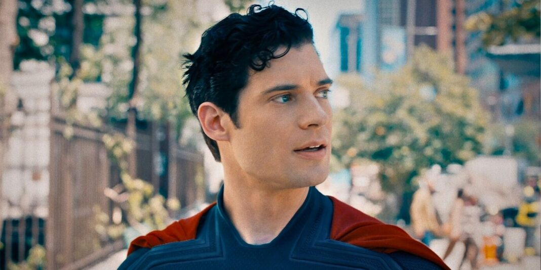 david-corenswet-walking-on-the-street-in-superman.jpg
