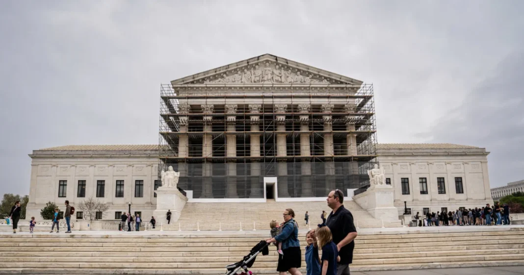 Trump Admin Asks Supreme Court to Allow Removal of Protected Status for Venezuelan Nationals