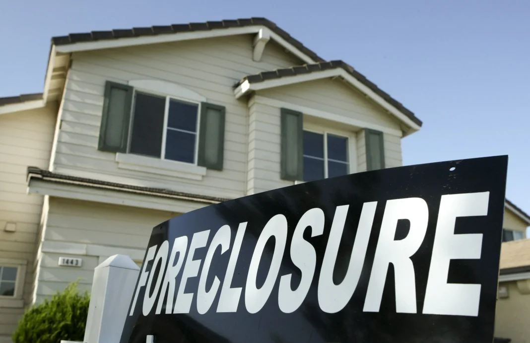 US Foreclosure Filings Jump Nearly 14 Percent in April