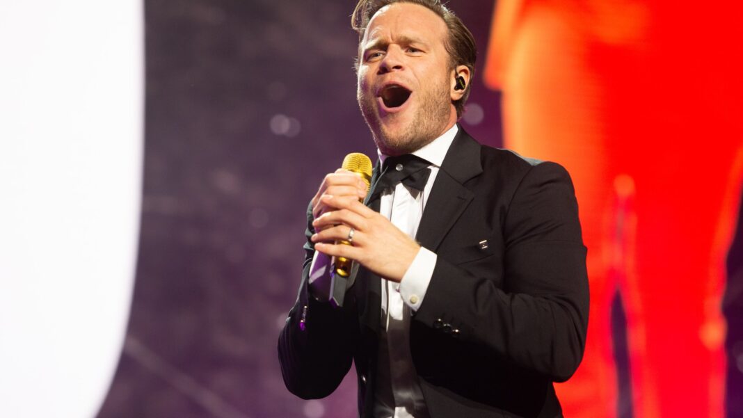 Olly Murs dramatically pulls out of tour show after just 20 minutes as pop star apologises to crowd