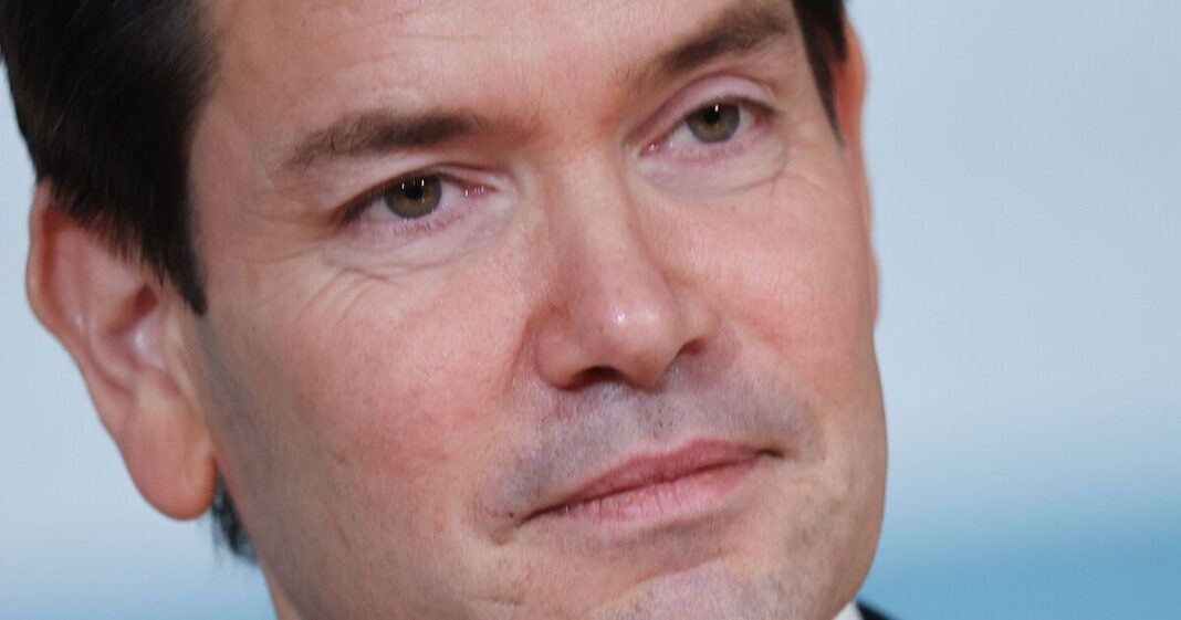 Blocking Strait of Hormuz vital oil route would be ‘economic suicide’ | World | News