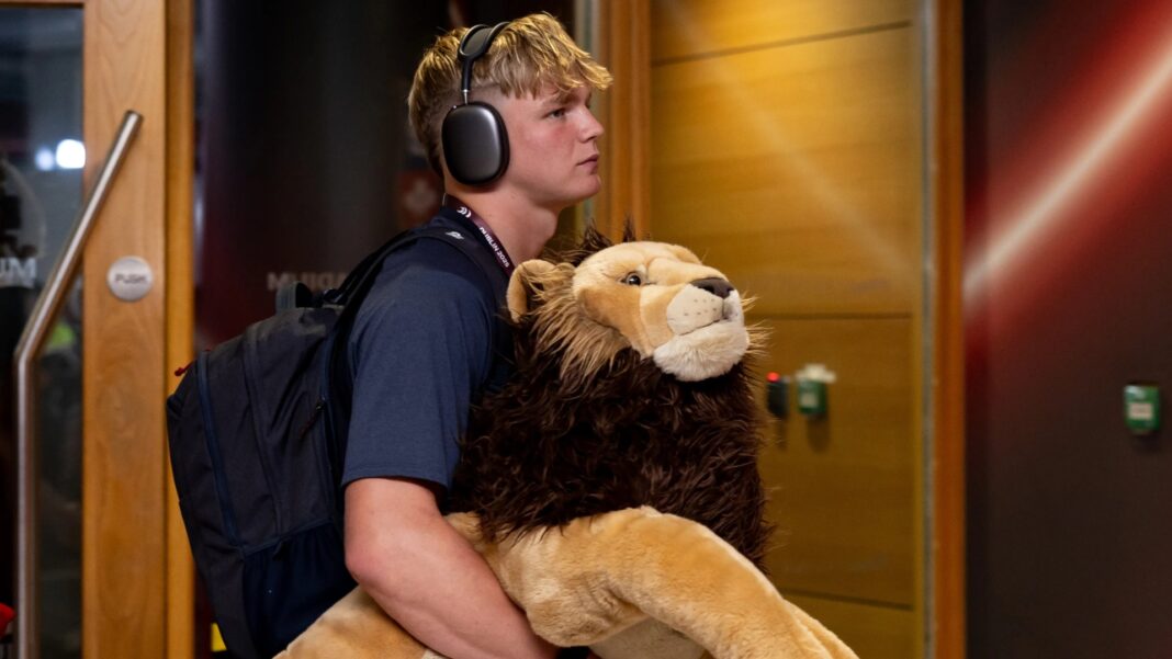 ‘Don’t tell anyone’ – Louis Rees-Zammit’s cheeky advice for Lions star to avoid ruining 75-year tradition