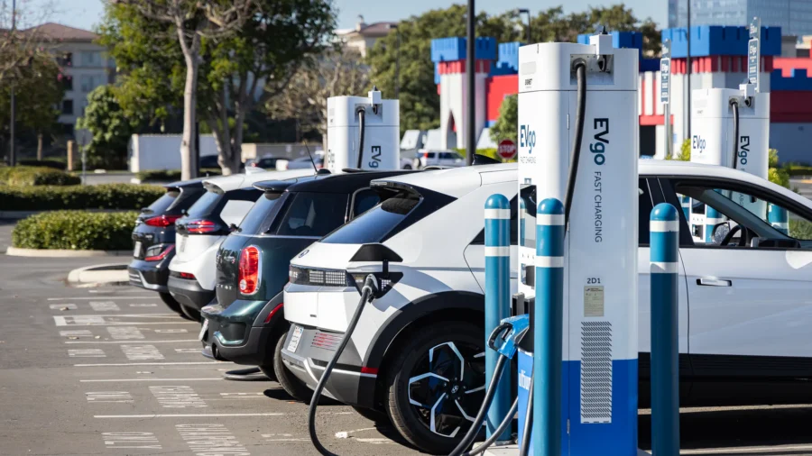 Trump to Sign Resolutions Nixing California’s EV Rules, White House Official Says