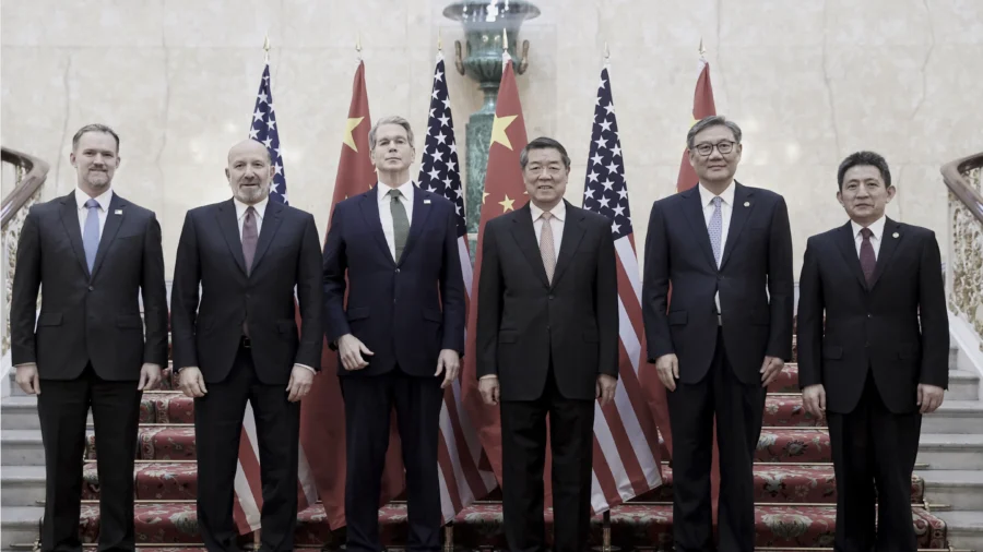 Trump Pushes to ‘Open Up’ China Amid Trade Talks in London