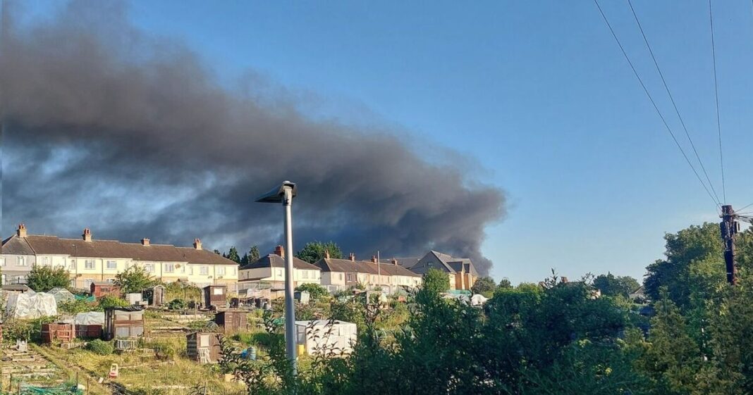 Rochester fire LIVE: Smoke seen for miles across Kent as locals warned ‘shut windows’ | UK | News