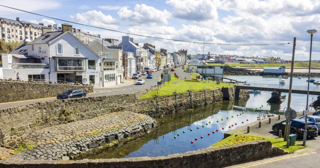 Fury as UK seaside town restaurant doubles prices as thousands arrive to watch The Open | UK | News