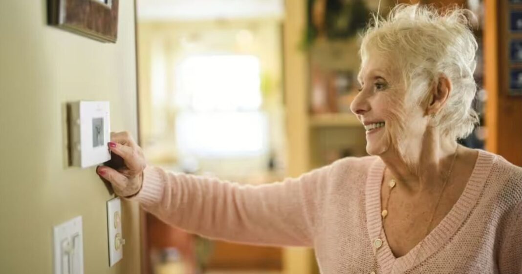 DWP releases new date Brits can claim free £300 cash by – check if you’re eligible | Personal Finance | Finance