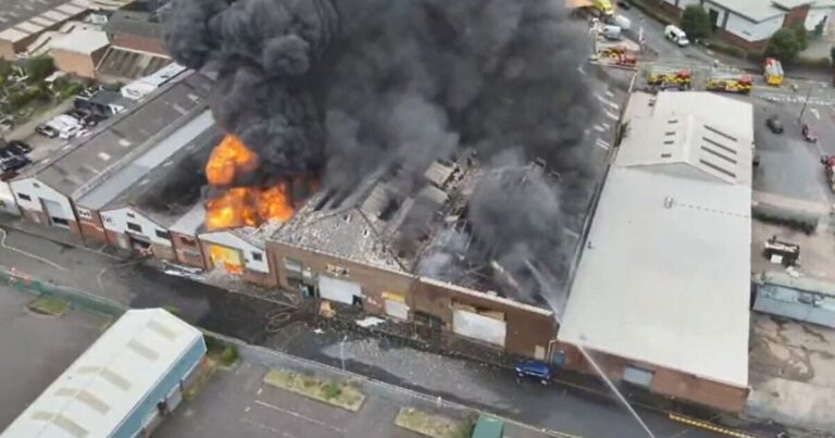 West Bromwich fire LIVE: Residents told ‘close doors and windows’ as smoke seen for miles | UK | News