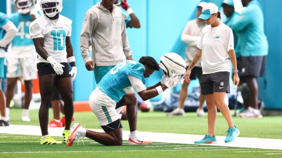 Dolphins cornerback, former first-round pick Artie Burns feared to have torn ACL, per report