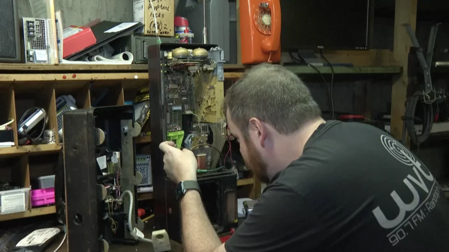 Engineer Revives Pay Phones for Free Calls in Rural Area