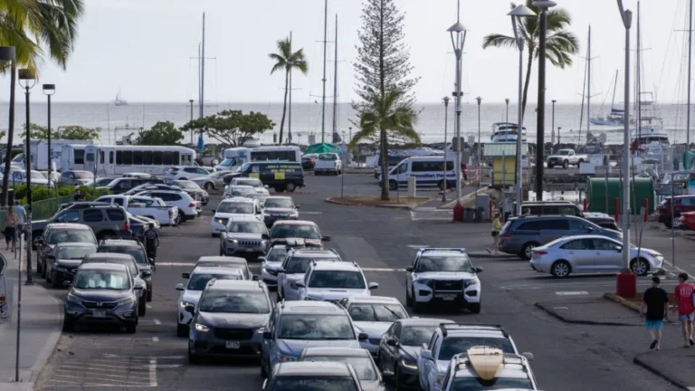 Hawaiians Braces for Tsunami, Head for Higher Ground