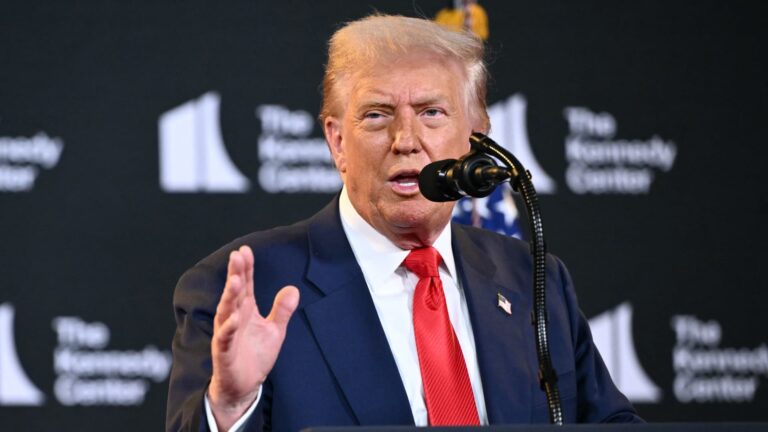 Trump shrugs off suspected Russian hack of U.S. courts