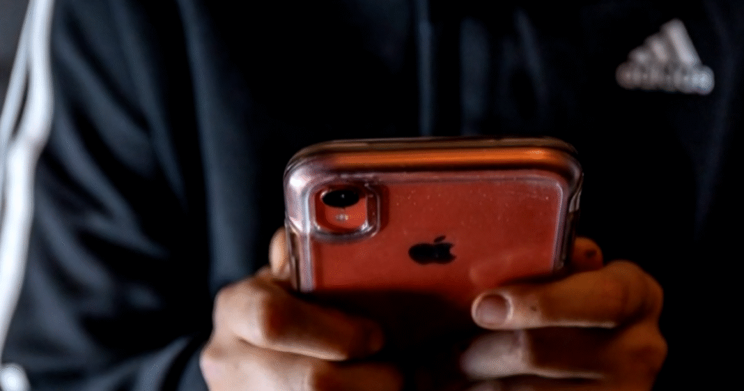 An app is using AI to help parents track their children’s online habits and wellbeing. Here’s how it works.