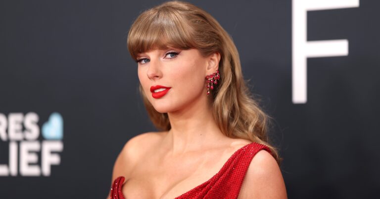 Taylor Swift’s Ralph Lauren Engagement Dress