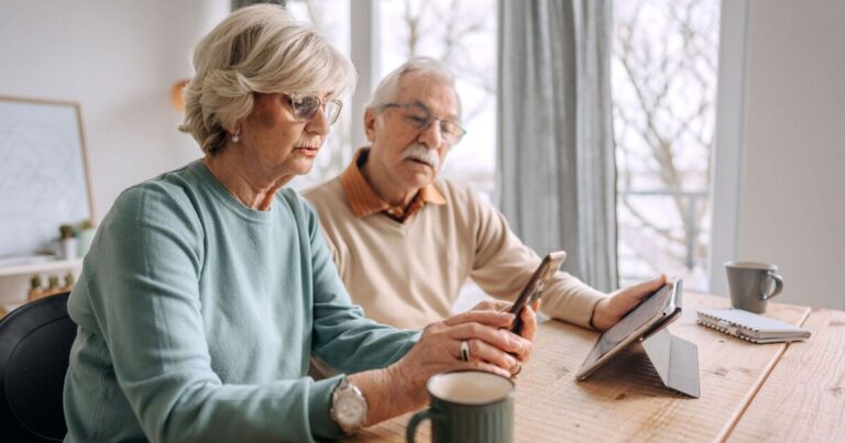 DWP issues warning to millions of benefits claimants with mobile phones | Personal Finance | Finance