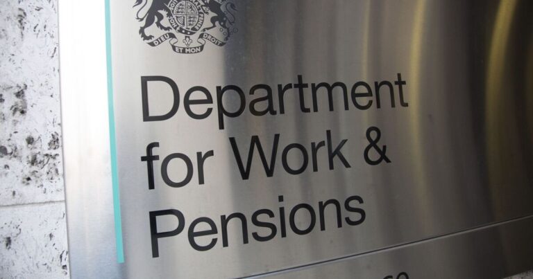 Everyone born in these years set for £550 boost from DWP state pension rule | Personal Finance | Finance