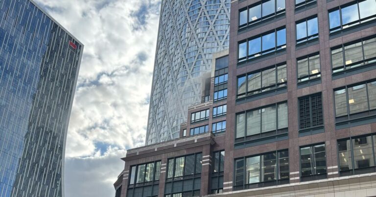 Canary Wharf fire LIVE: Thick smoke pouring from London tower block as | UK | News