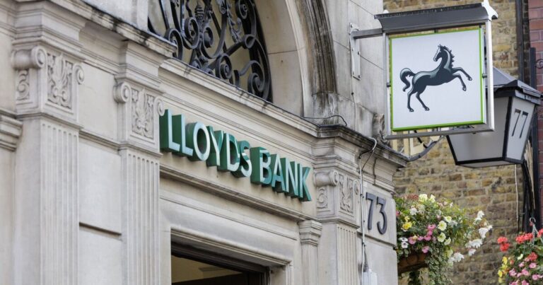 Lloyds to be the first UK bank to launch £300 rule from Tuesday | UK | News