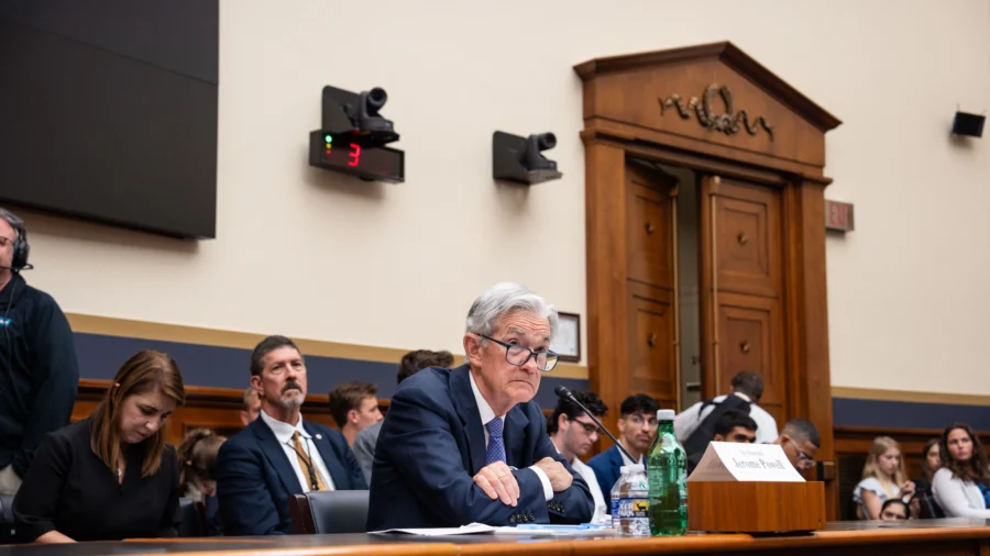 Federal Reserve Says Clarity on Tariffs Will ‘Take Some Time’