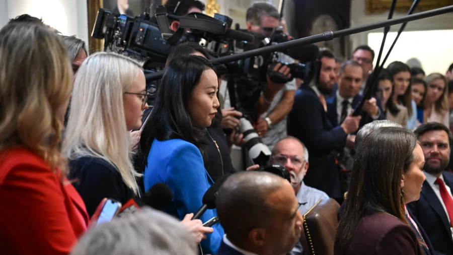 Trump Asks NTD’s Iris Tao to Share Story of Mugging in DC