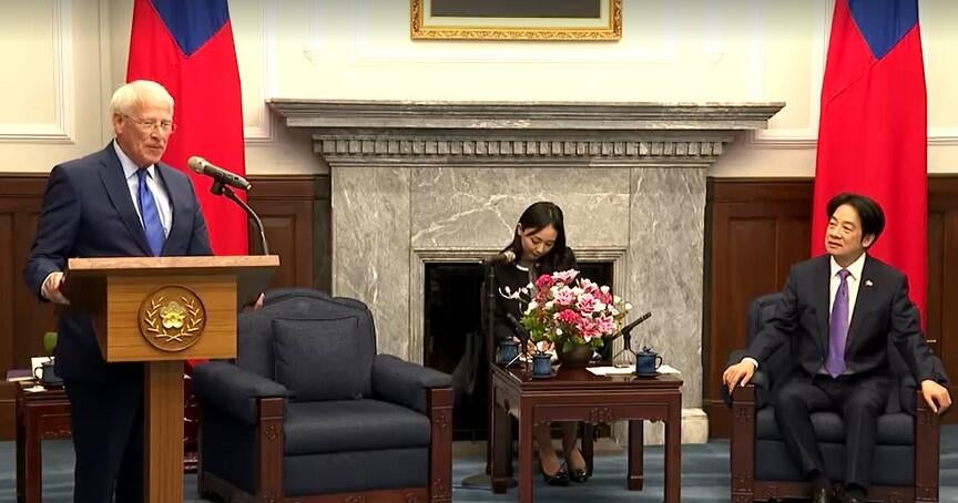 Senior U.S. Senator visits Taiwan, calls it “a free country” with “right to remain free” as China threat looms