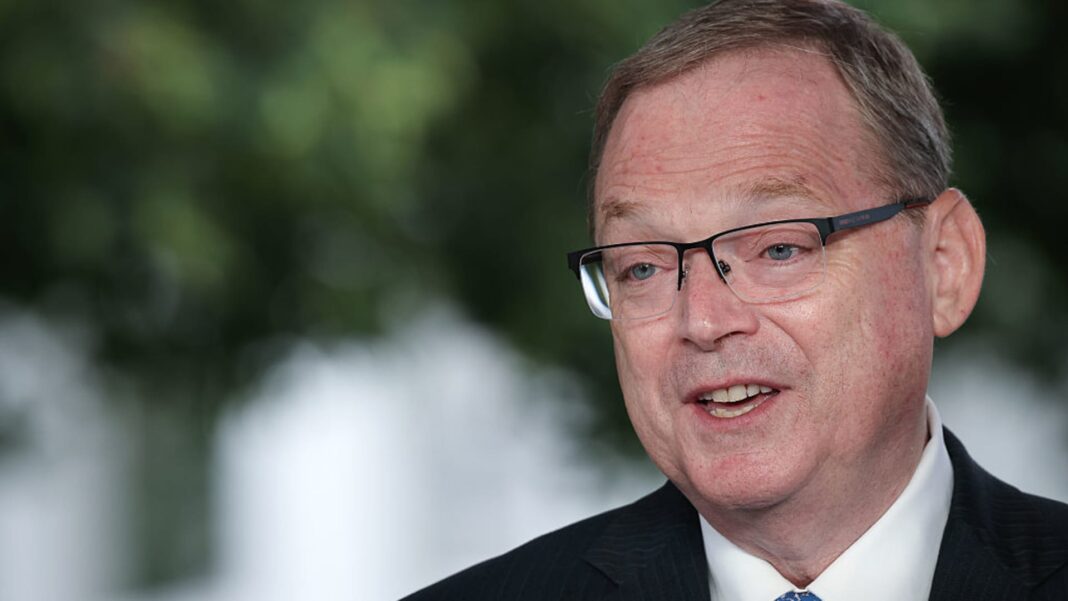 White House advisor Hassett expects jobs report to revise up