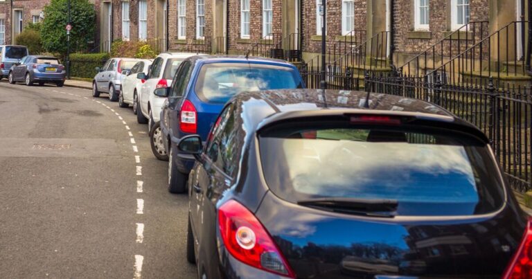 Drivers could get £100 fine based on position of car when parking | Personal Finance | Finance